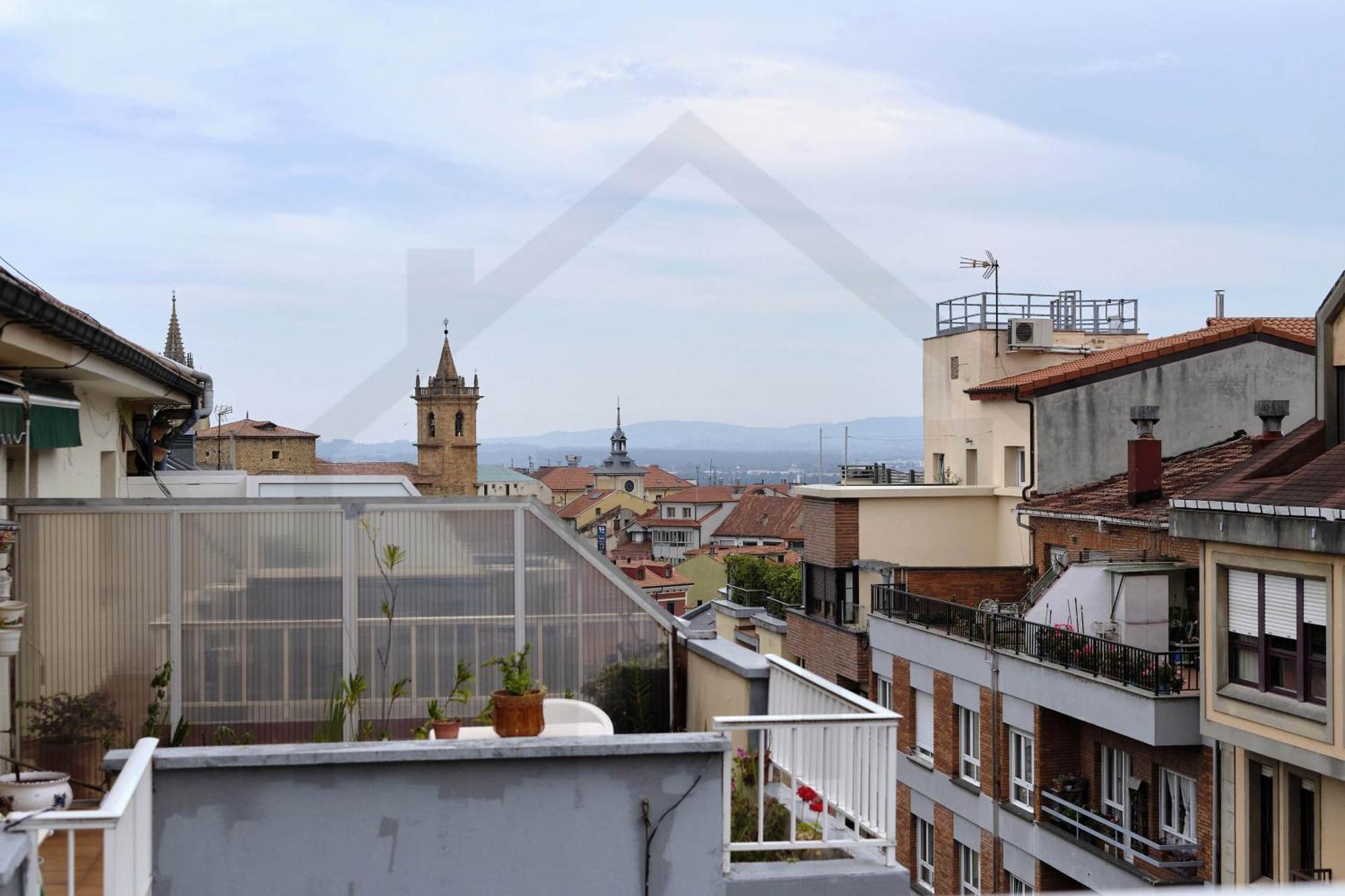 Atico Quintana I - Con Terraza, Vistas A La Ciudad, En El Centro, Con Wifi Y Garaje Appartement