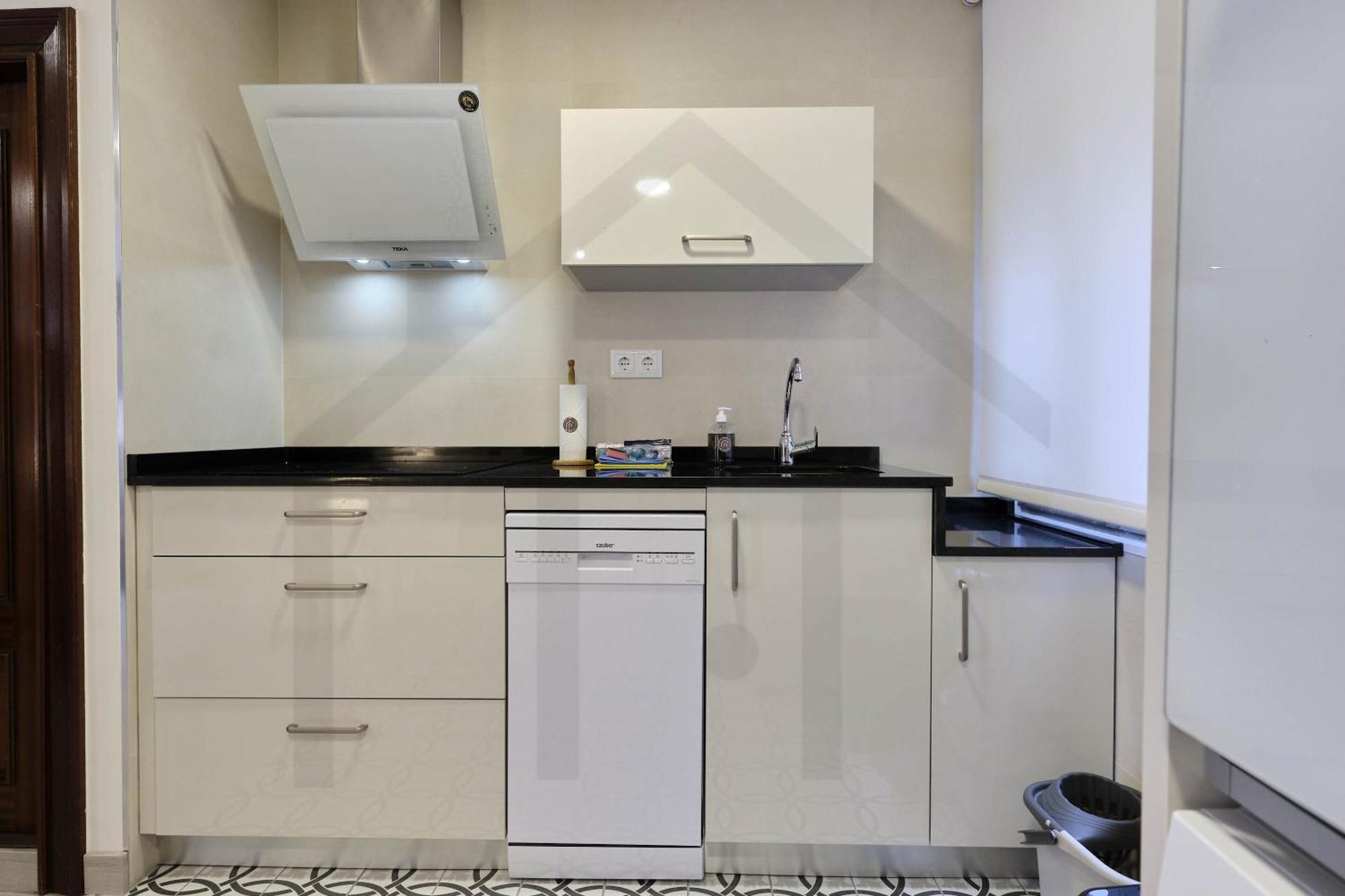 Atico Quintana I - Con Terraza, Vistas A La Ciudad, En El Centro, Con Wifi Y Garaje Apartament