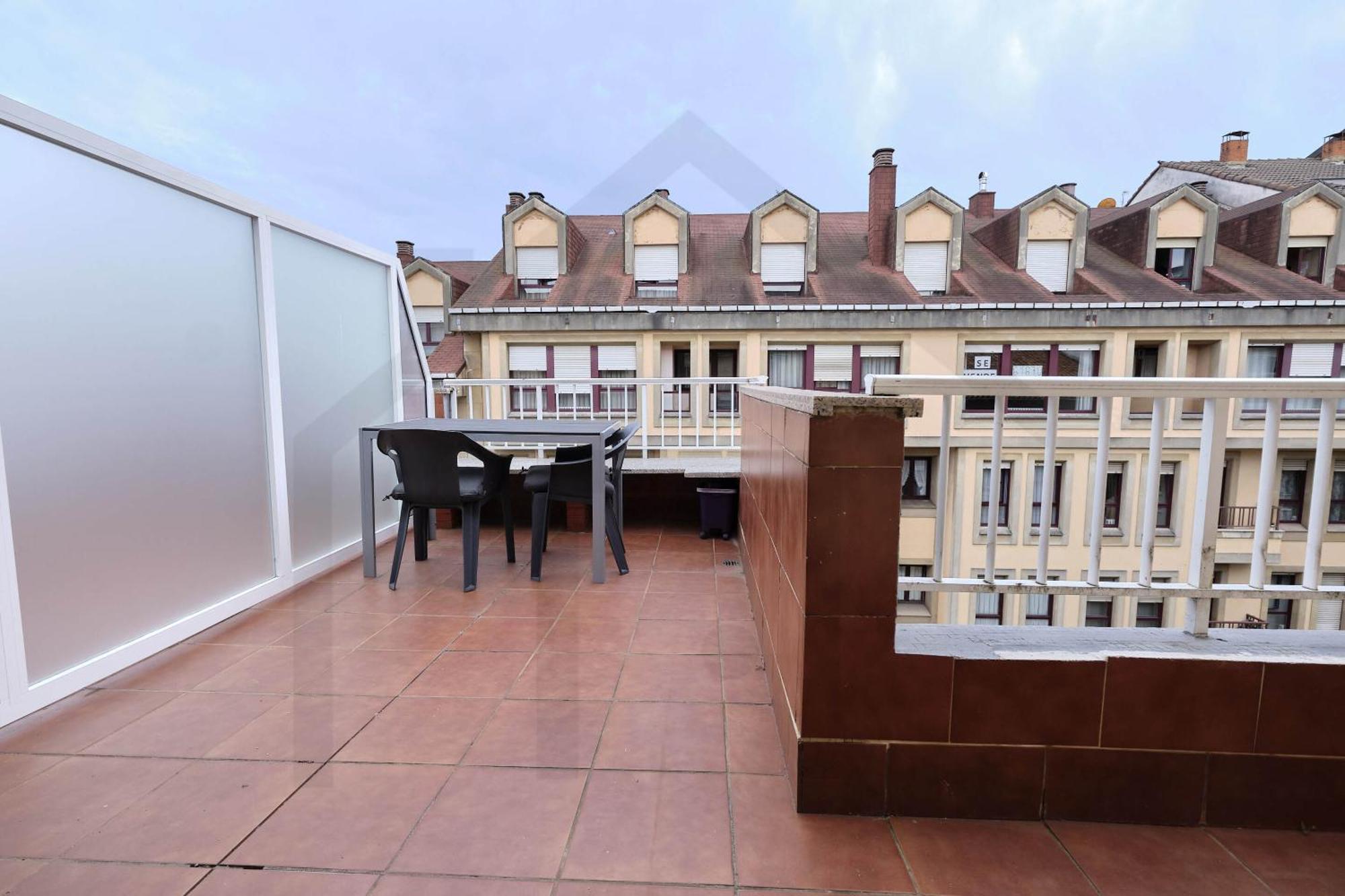 Atico Quintana I - Con Terraza, Vistas A La Ciudad, En El Centro, Con Wifi Y Garaje Appartement